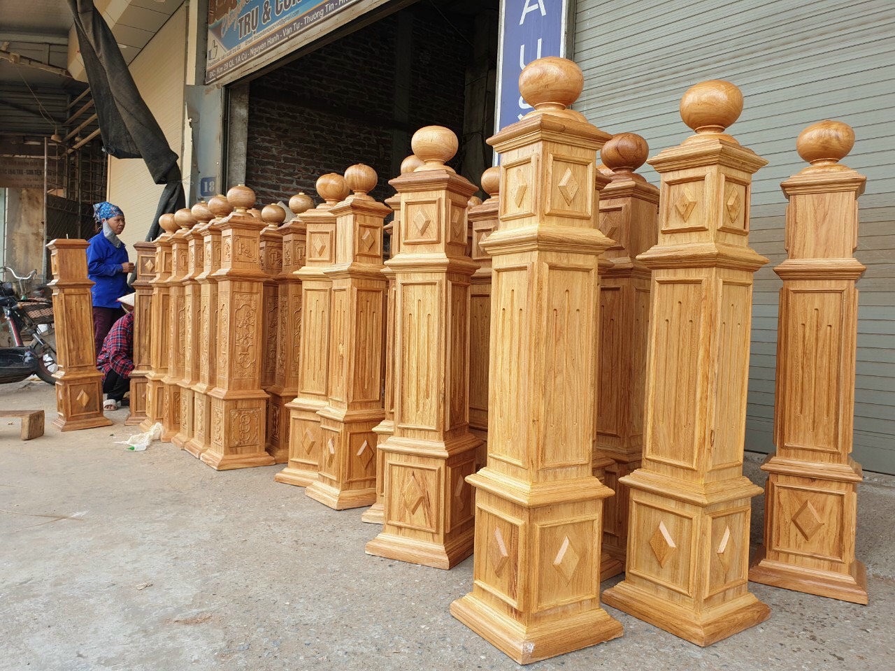 Báo giá trụ cầu thang gỗ Lim tại Hà Nội