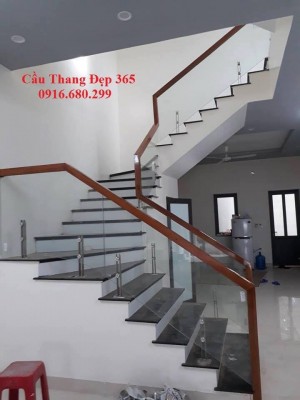 Cầu thang  kính cường lực tại Bắc Giang