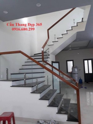 Cầu thang kính cường lực tại Từ Sơn Bắc Ninh